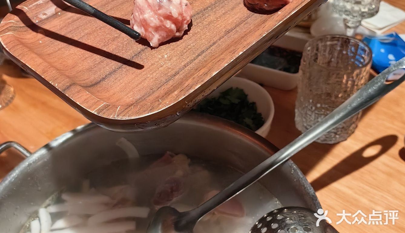 一份明太子局土豆，一份面条，吃得大家都饱饱的