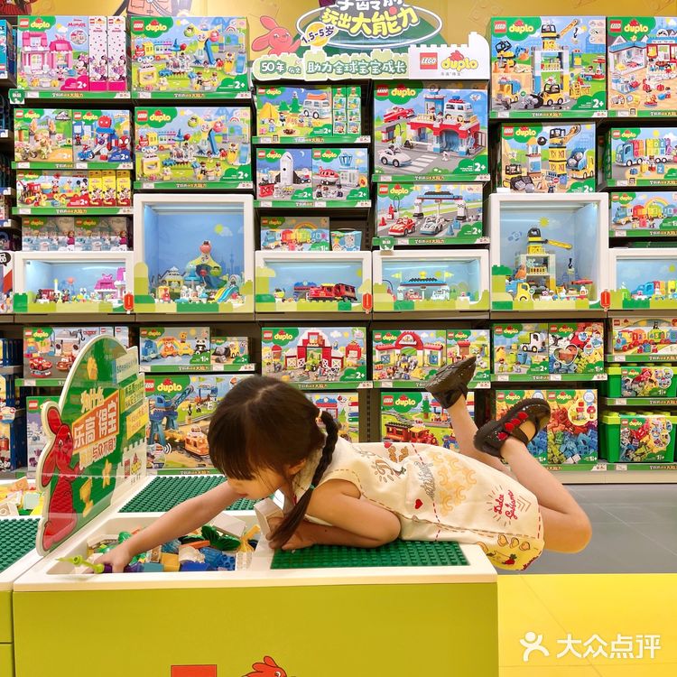 汕头首家乐高积木店空降万象城