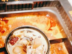 -老牌坊云南鱼豆花火锅(哈西万达店)