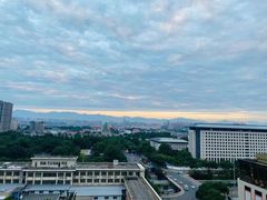 -西安大雁塔科技大学地铁站亚朵酒店