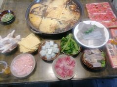 -渝嘴小老弟老火锅(华新村店)