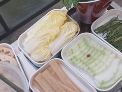 -茅草房·河畔园林火锅