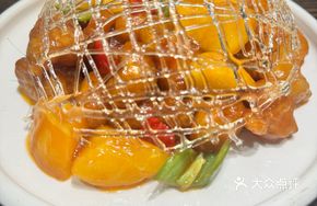 Ancient-Style Pineapple Pork with Yellow Peach