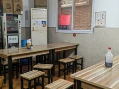 大堂-老字号杨坡红油米线腊汁肉夹馍(东四道巷店)