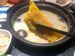 -洪氏嗨捞·广东猪肚鸡·椰子鸡火锅(西咸万象城店)