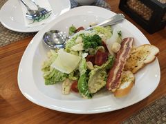 -Chom Cafe and Restaurant