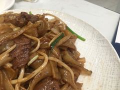 干炒牛河-芳满庭粤菜餐厅(丹阳吾悦店)