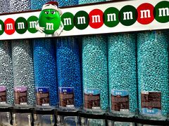 -m豆巧克力世界(上海世茂广场店)