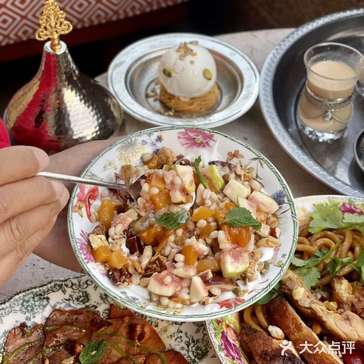 在外滩露台餐厅吃异域新疆风味，好有仪式感