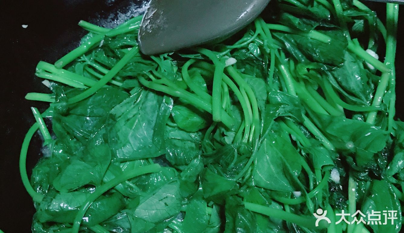 晃晃悠悠家家常菜谱系列之清炒红薯叶