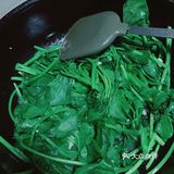 晃晃悠悠家家常菜谱系列之清炒红薯叶