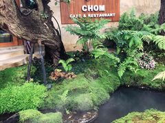 -Chom Cafe and Restaurant