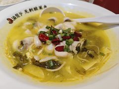 -渝是乎酸菜鱼·川渝小炒(新世界百货望京店)