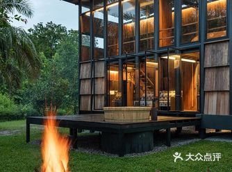烧杉工艺为建筑赋予人文色彩 - 木与山之屋