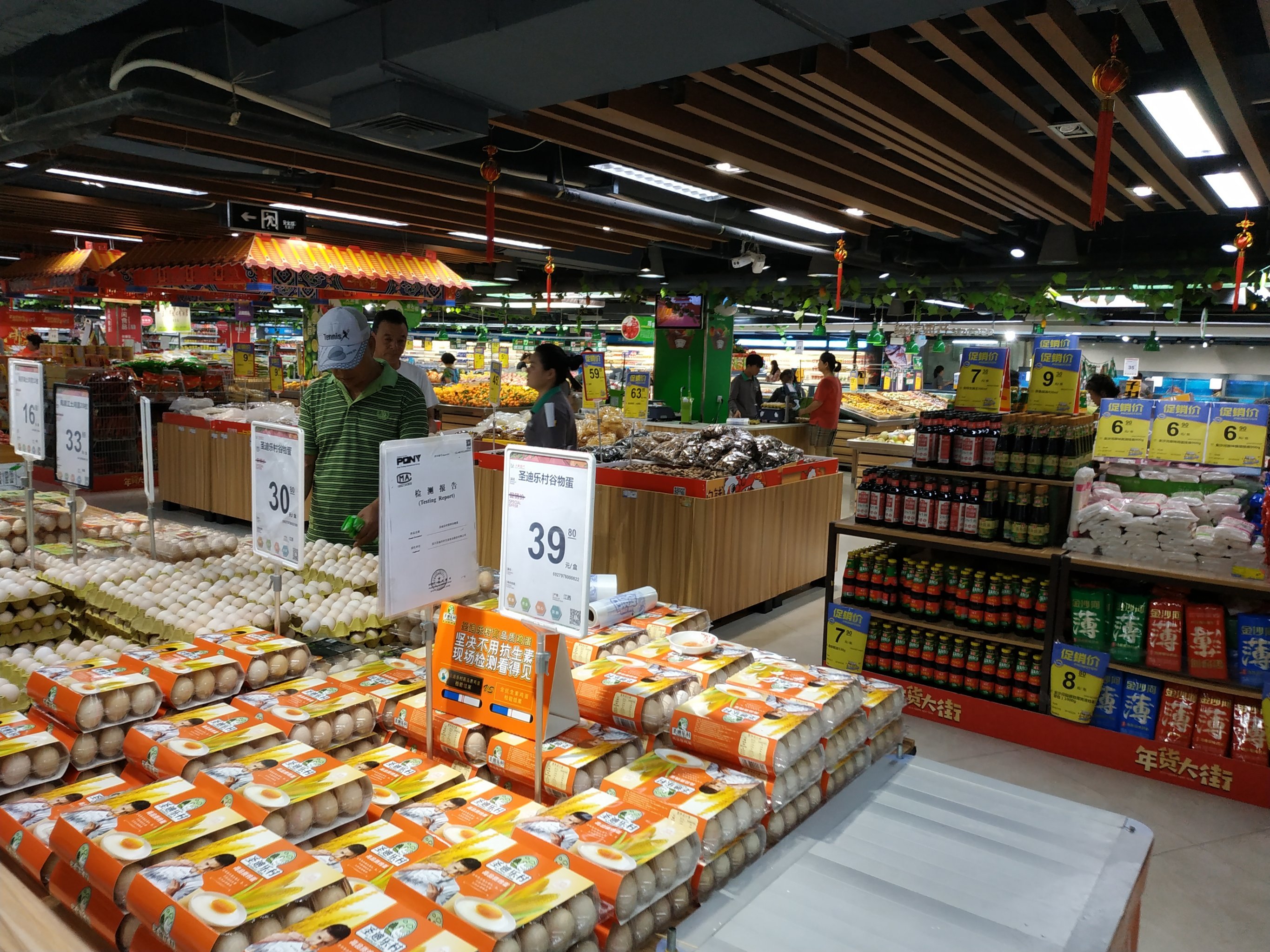 沃美超市在迎宾路青春颂广场负一楼,去过多