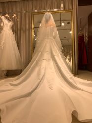 -满庭芳婚纱礼服店