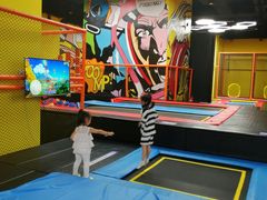 -爱蹦iBOON蹦床运动馆(江汉店)