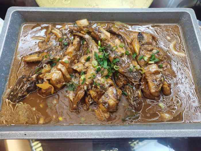 石磨豆腐-"由于到岫岩已经是下午两三点了,所以店里没.