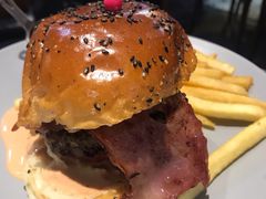 澳洲安格斯牛肉培根大汉堡-曼乐辰餐厅(中庚漫游城店)