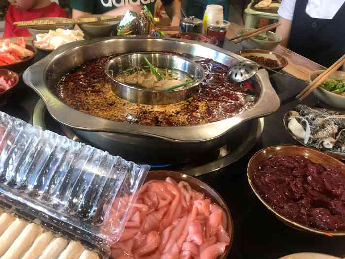 鲨鱼老火锅-"朋友住在这附近,一直推荐这家火锅,终于来.
