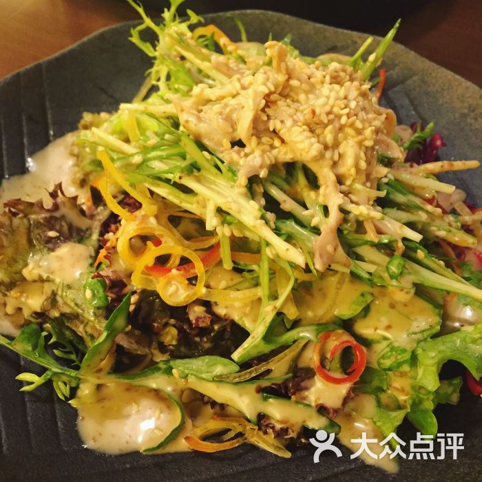 蒸鸡水菜芝麻沙拉