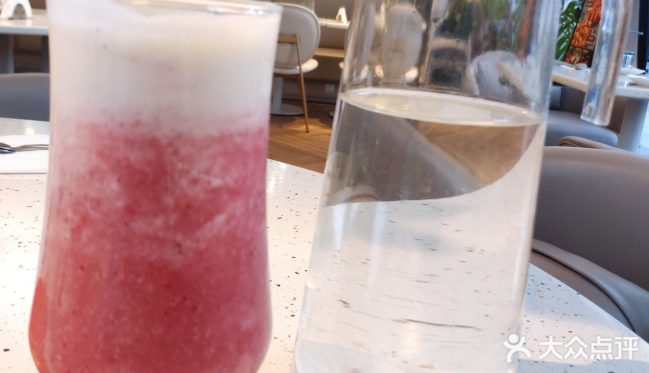 龙湖蓝海引擎产业园商家再这个底商，很好找