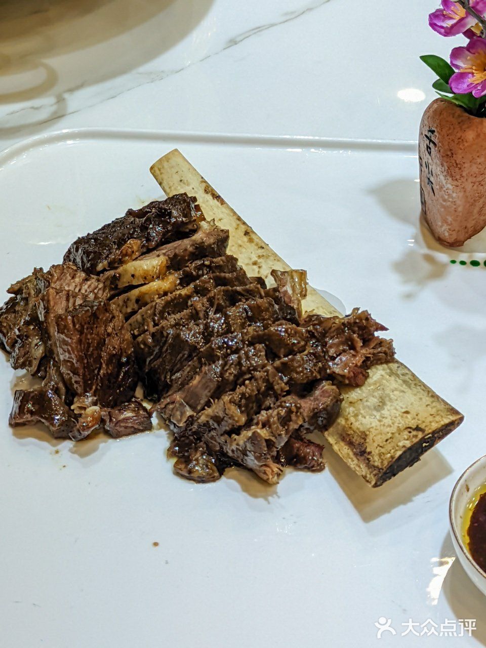 聚餐来这｜烤全羊给我香迷糊了外酥里嫩