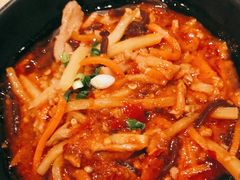 鱼香肉丝饭-老娘舅(苏州中心大道西大润发店)