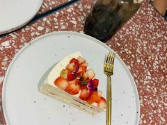 草莓乌龙千层蛋糕-Toris(LuOne凯德晶萃广场店)