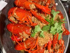 -何妹湿辣牛肉·粤式烧烤砂煲(桂雅路店)