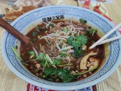 -魔都三兄弟酸辣粉·蘸卤炸串(虹桥万科店)
