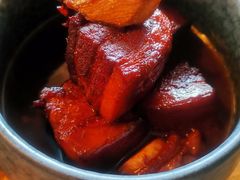 古法秘制红烧肉-檐下风铃酒馆