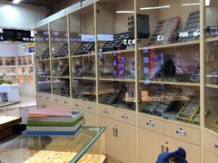 -三叶眼镜城批发市场(上海火车站店)