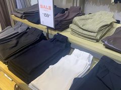 -URBAN REVIVO(济南领秀城贵和购物中心店)