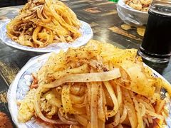 -牡丹广场薛栓子擀面皮大王