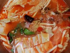 -野山舂·贵州现舂酸汤火锅(鸿通城店)