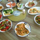 仿佛他们的存在就是为了满足顾客的每一个小小愿望