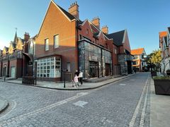 -钟书阁(松江泰晤士小镇店)