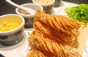 Lao Mo Roll with Three Delicacies