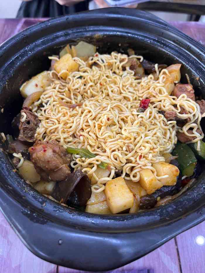 宋氏重庆鸡公煲(西财东门店)-"地点:温江大学城(西财对面的小吃街上)
