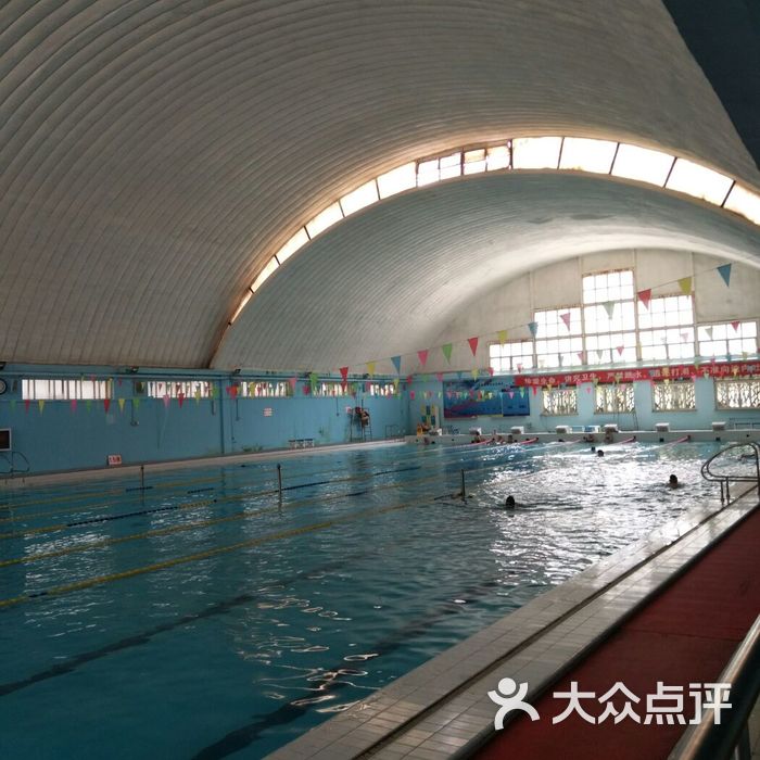 首钢游泳馆健身房