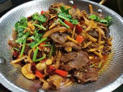 -帅巴人舅母子腊蹄民俗村