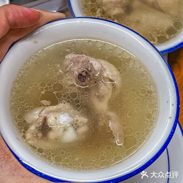 广州探店|老广都爱来吃的炭火鸡煲