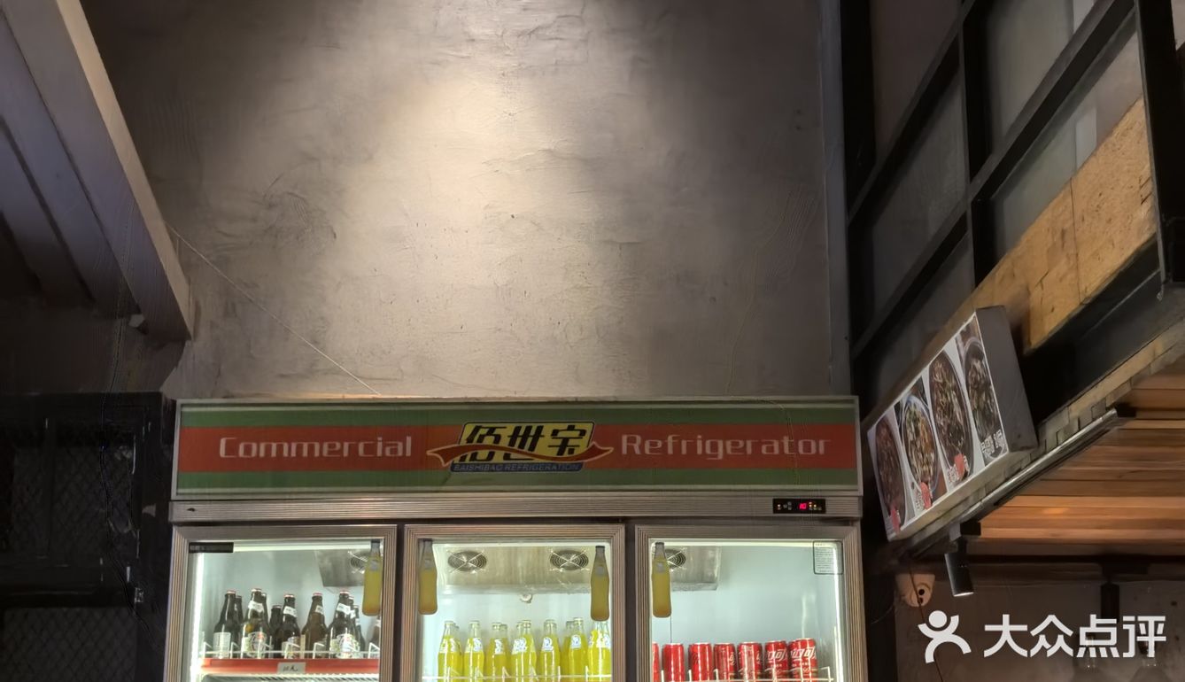 招牌蜜汁烤鱼腩和五花肉烧烤很绝！
