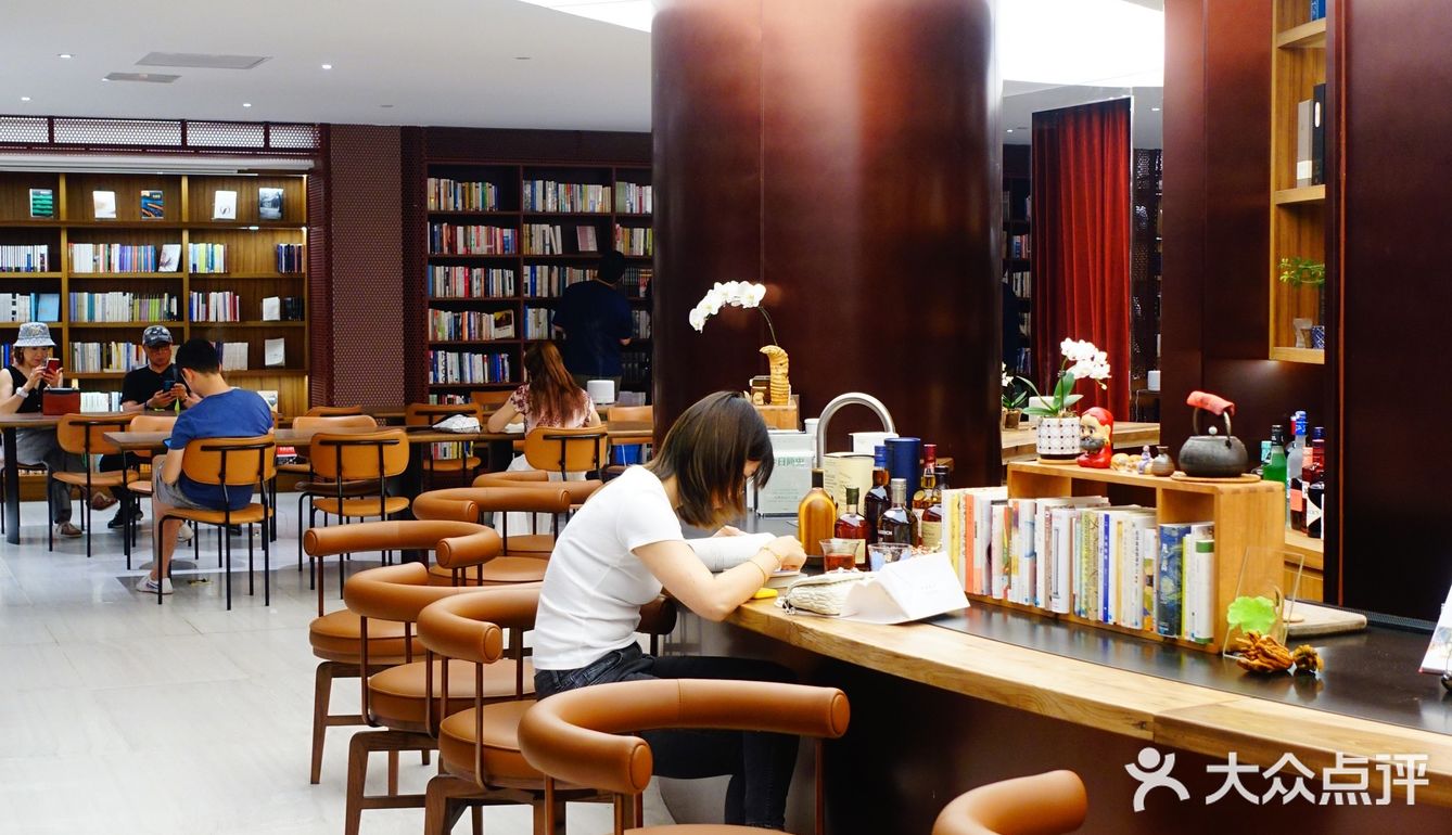 #又一新商圈里的新网红书店#