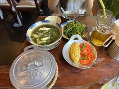 -Cuc Gach Quan Restaurant