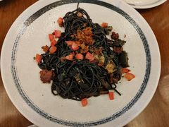 墨鱼面伴虾和卡拉布利亚肉肠番茄汁-FISH&POTATO Cō(地中海美食 万象城店)