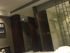 -武汉光谷广场杨家湾地铁站怡程酒店