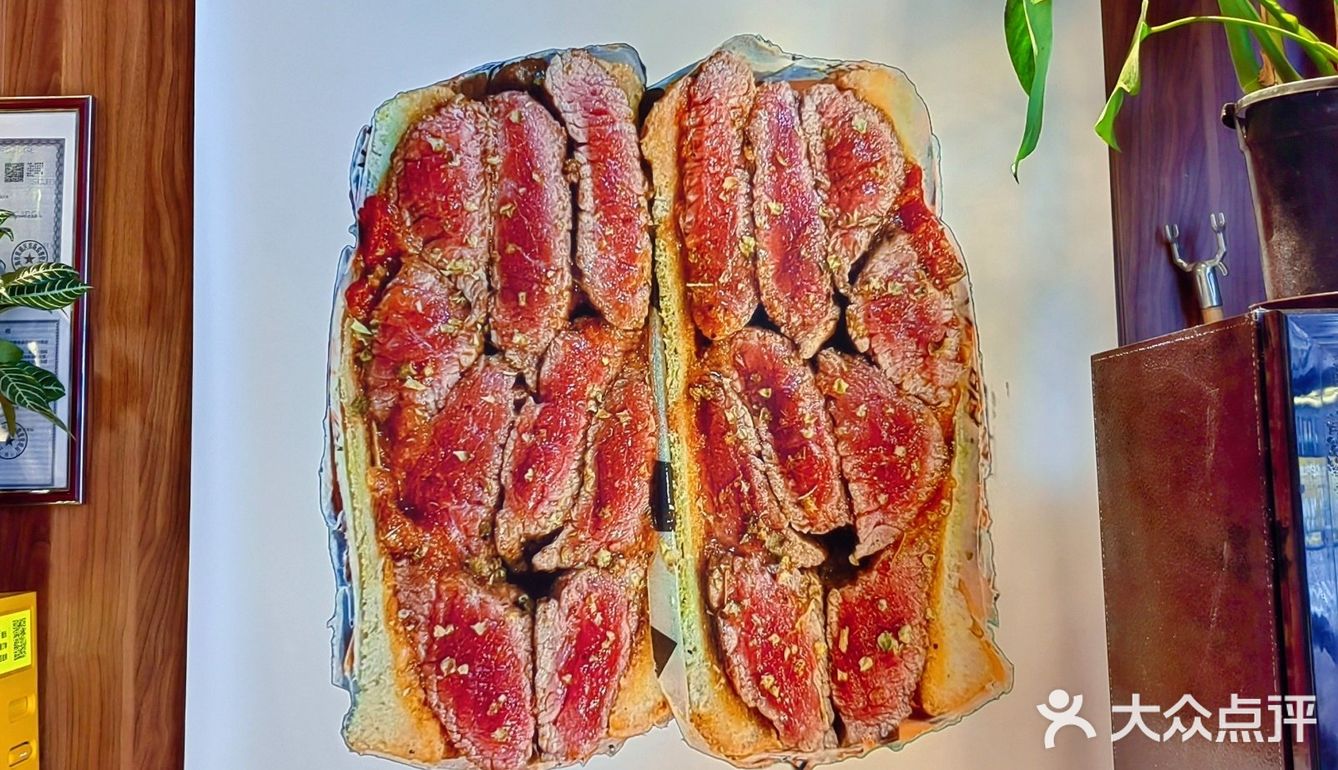 午餐来一份巨巨巨大的菲力牛排三明治