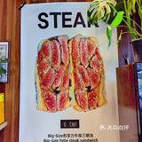 午餐来一份巨巨巨大的菲力牛排三明治
